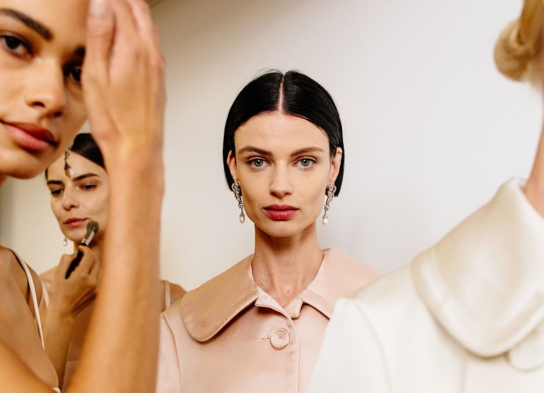 Vogue делится бэкстейджем с Недели моды в Нью-Йорке