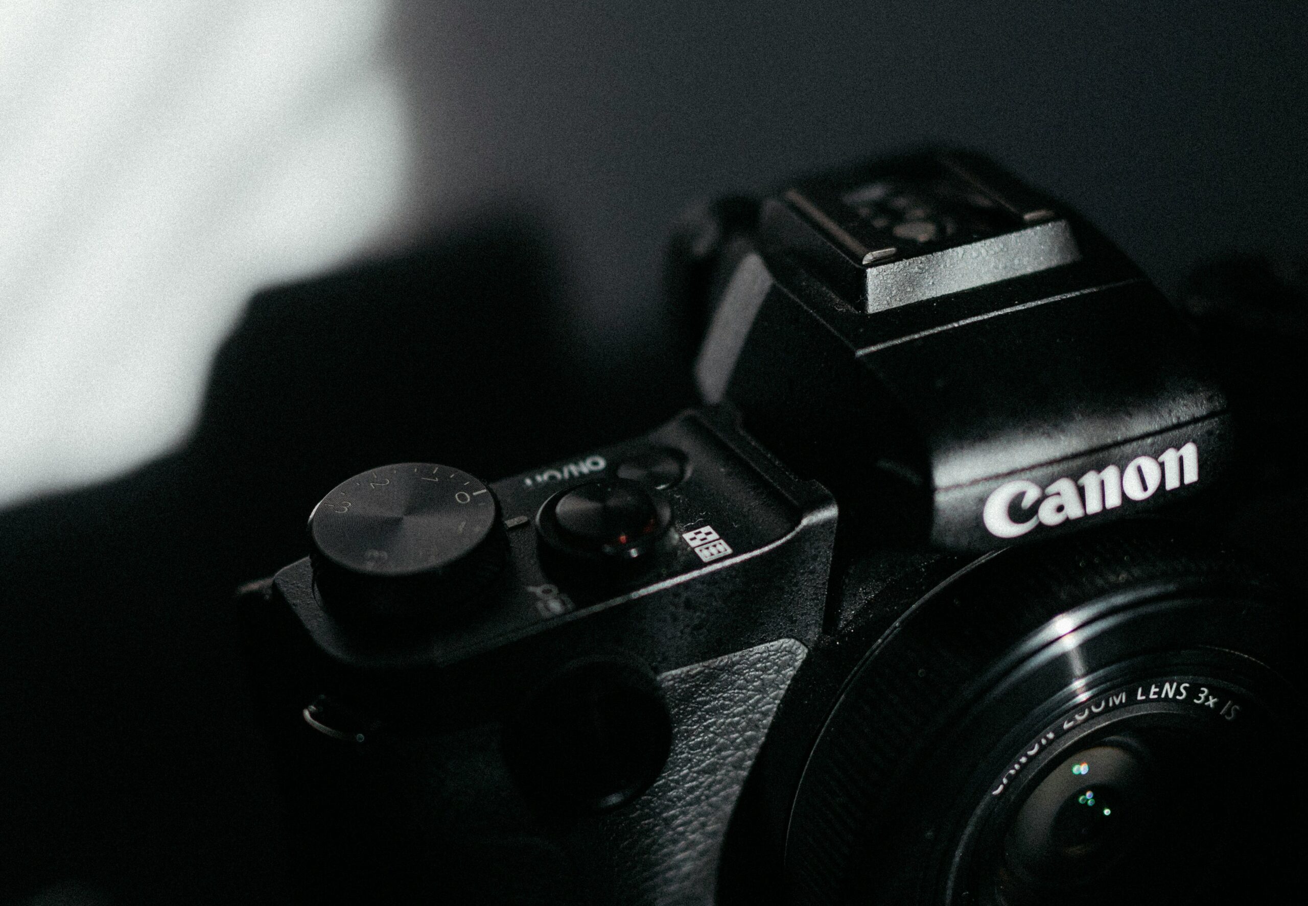 В Алматы проходит выставка финалистов программы Canon Young People