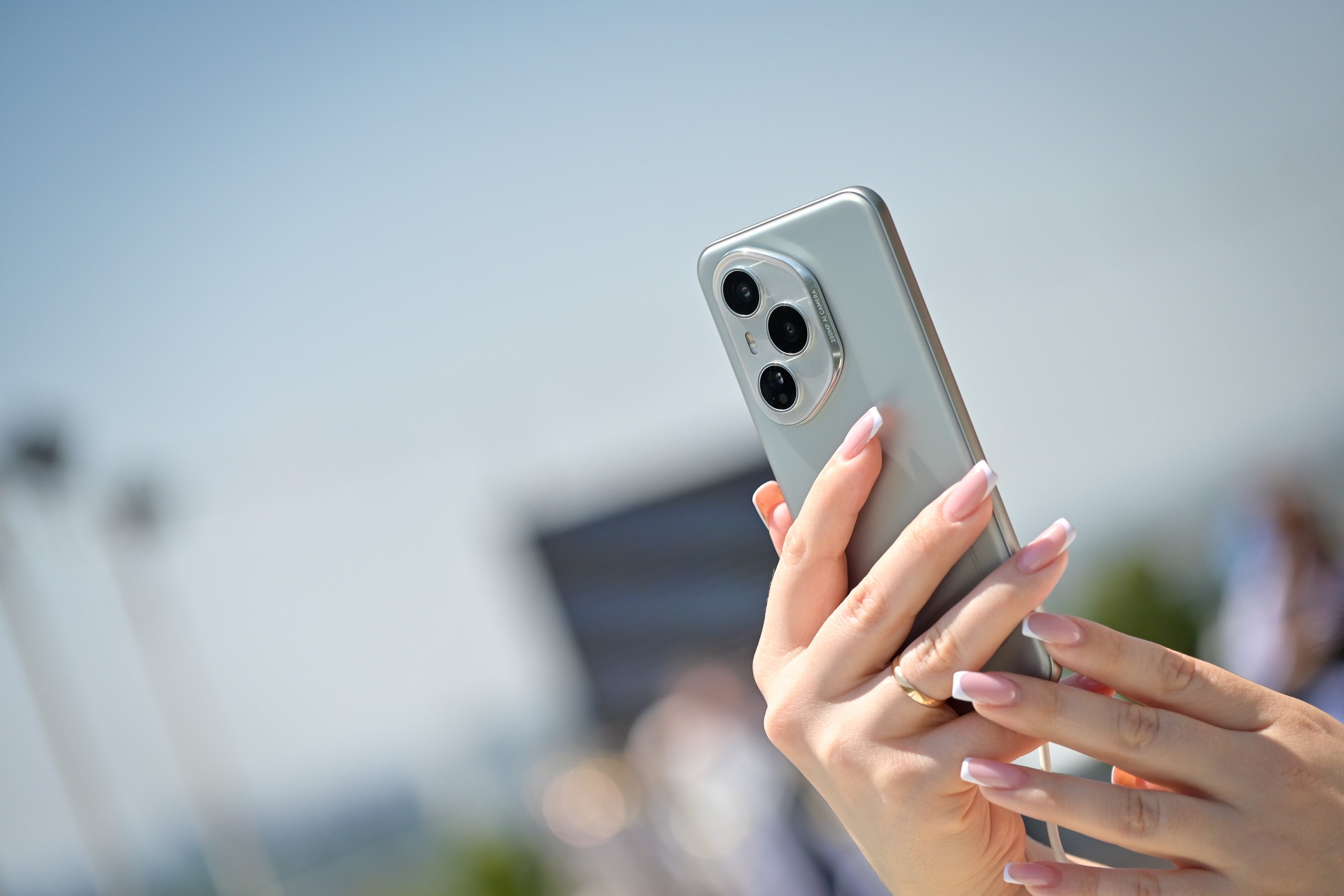 HONOR представляет в Казахстане серию AI-смартфонов HONOR 400