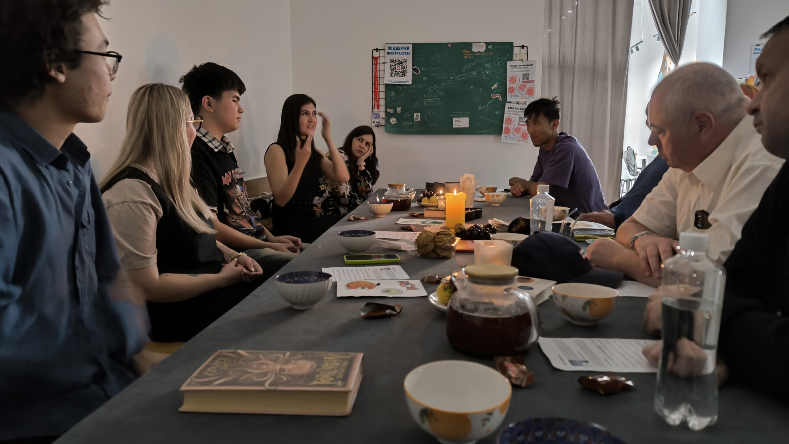 Смех, печенье, смерть: как работает Death Cafe Astana