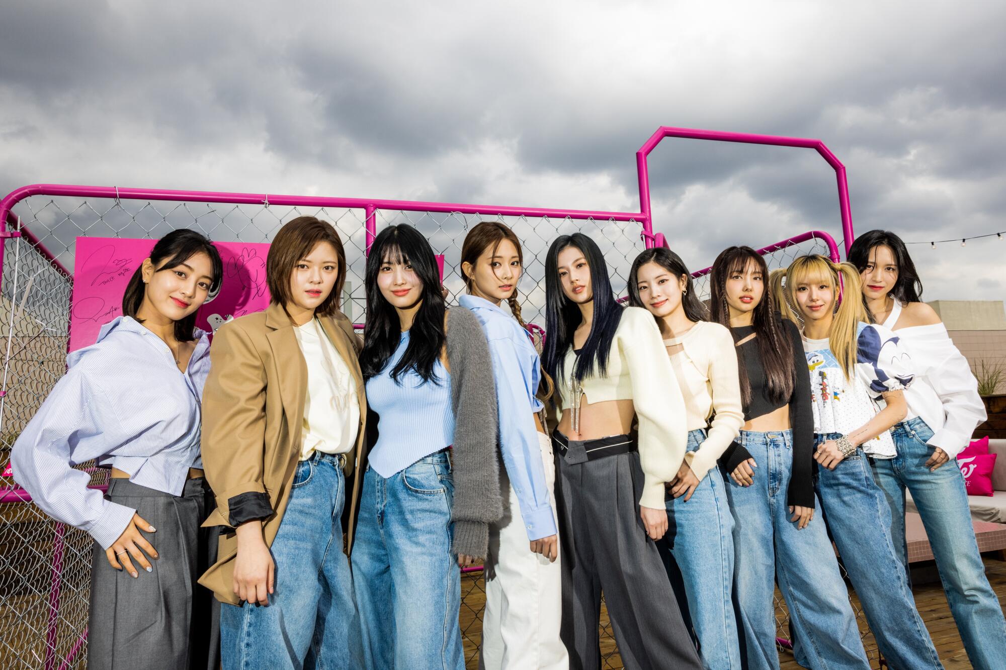 TWICE — 10 лет. О главных любимицах третьего поколения K-pop