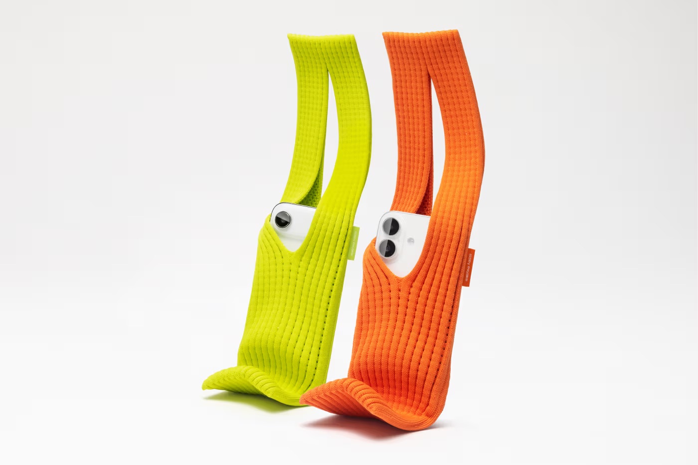 Issey Miyake и Apple представили аксессуар iPhone Pocket