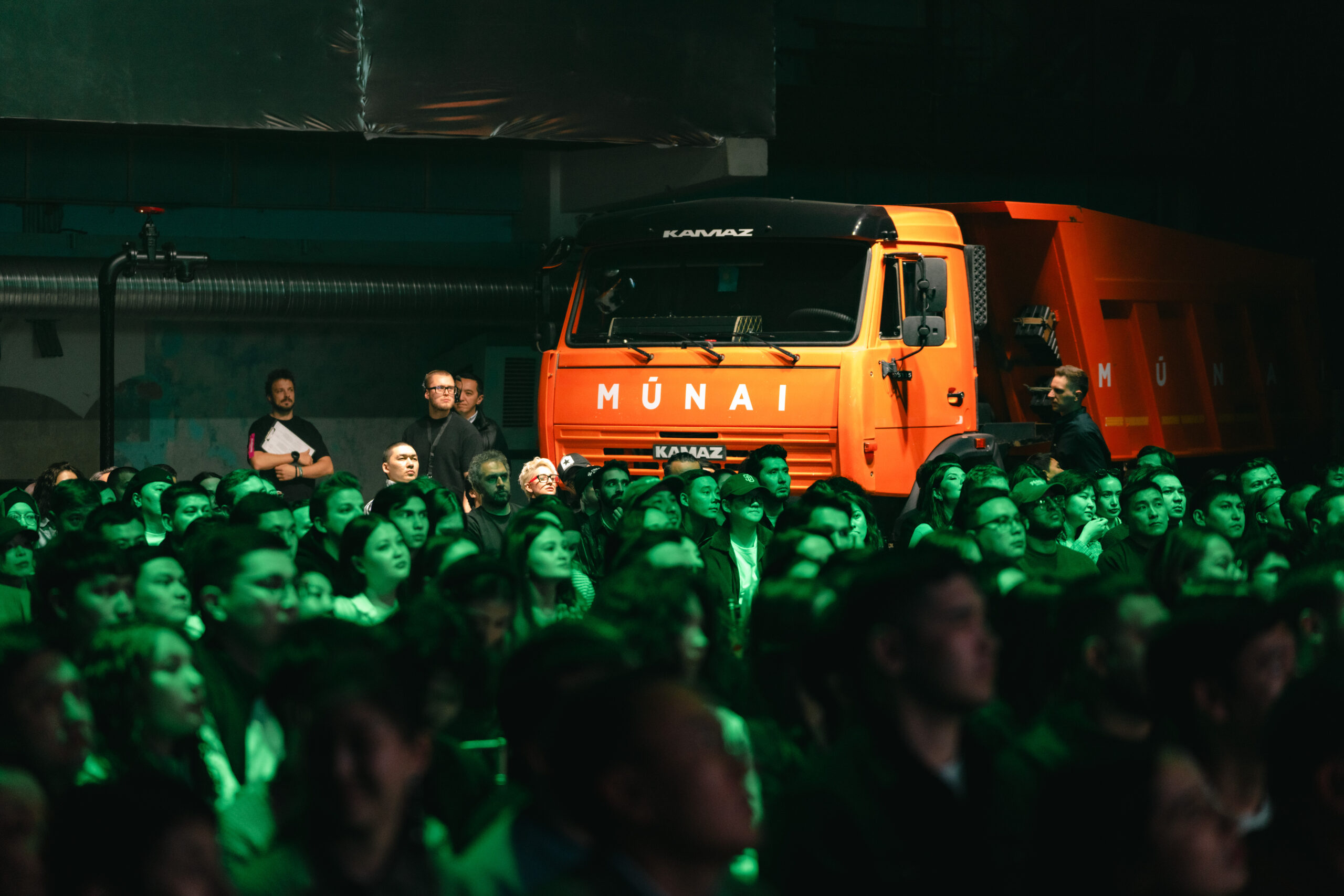 MŪNAI, перформанс и 90-е: как прошла презентация Freedom Media