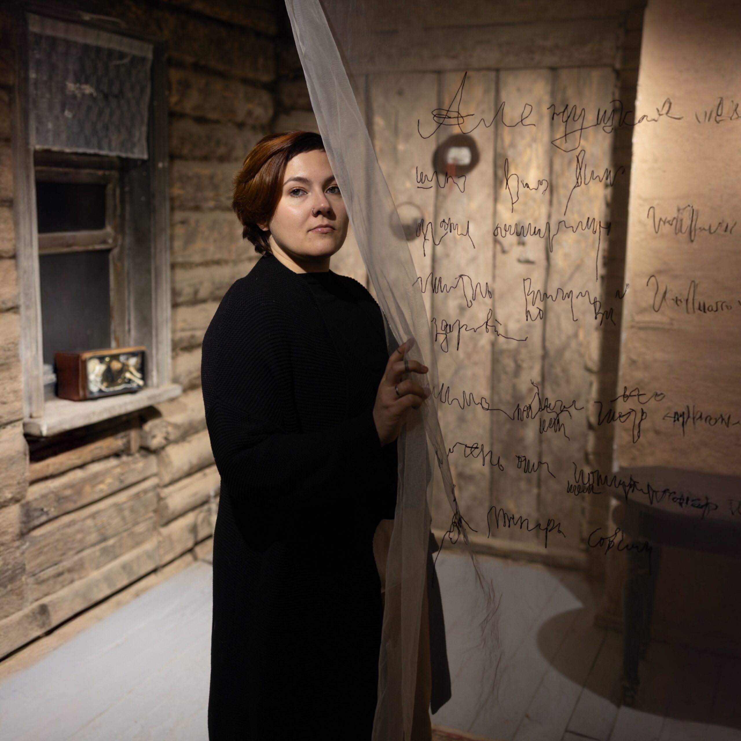 В Алматы проходит выставка Алёны Будариной «След в след»