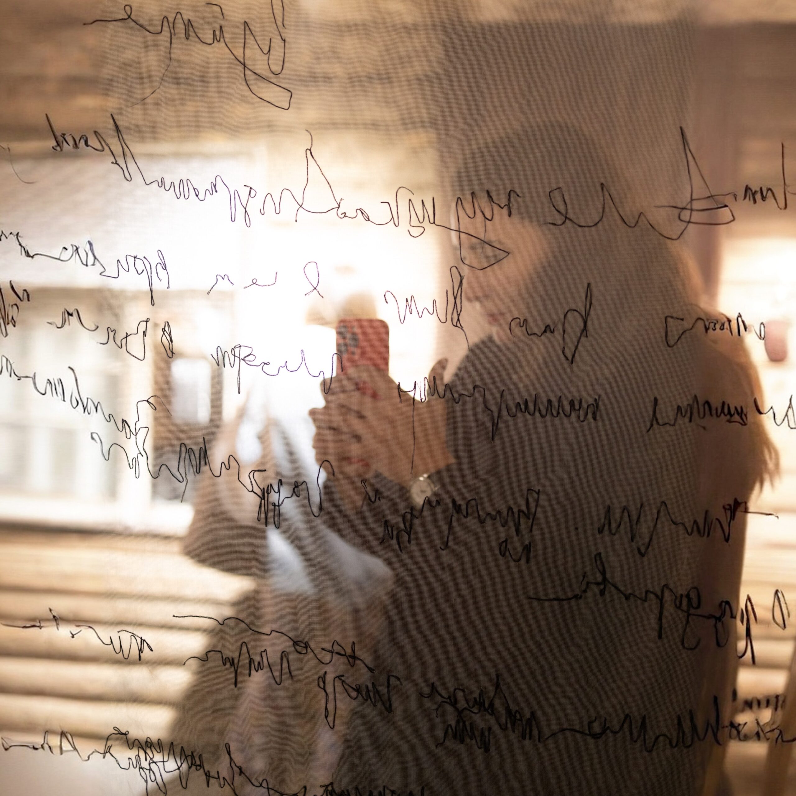 В Алматы проходит выставка Алёны Будариной «След в след»