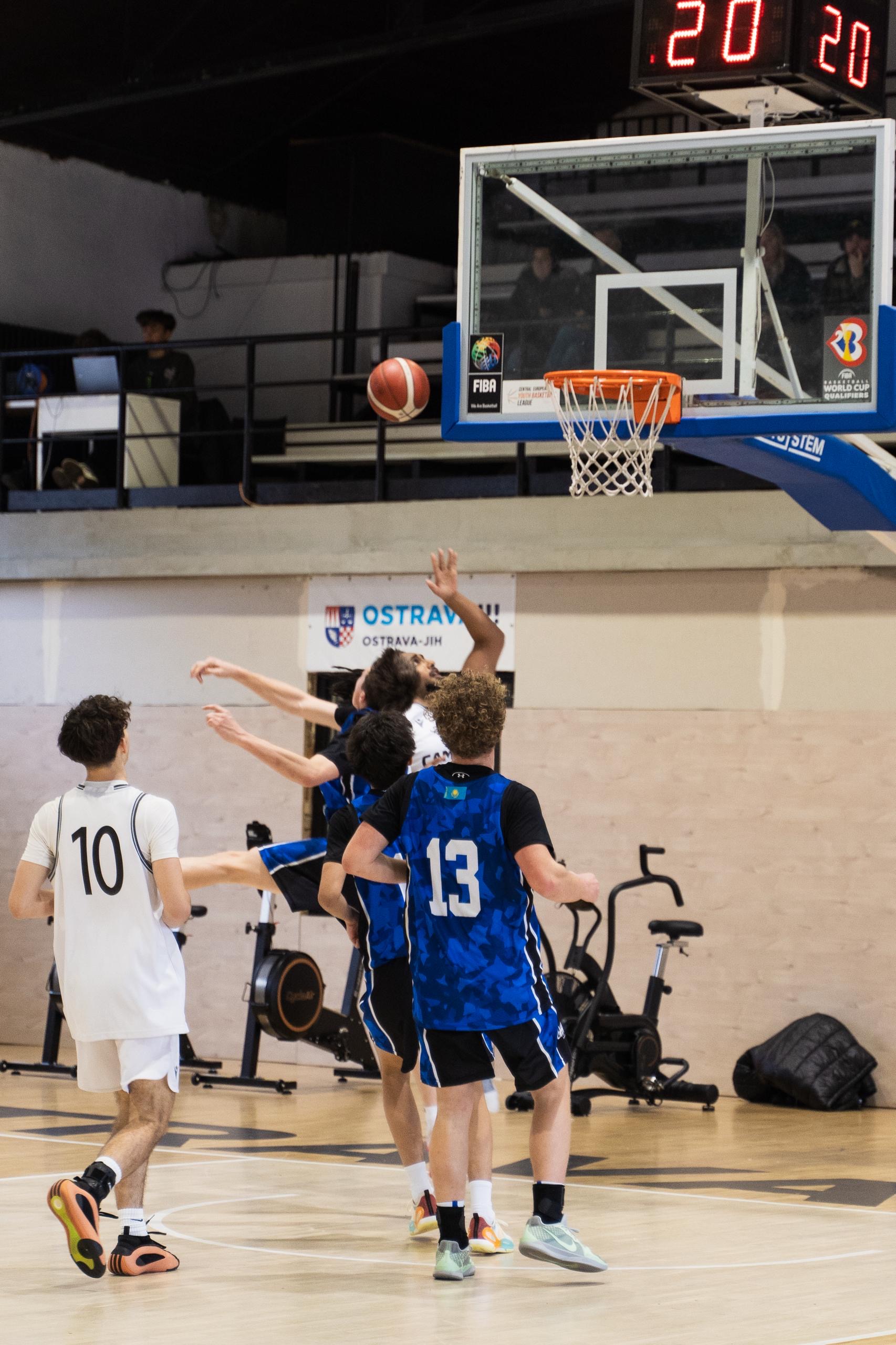 Юные казахстанские баскетболисты показали лучший старт на соревнованиях в Европе