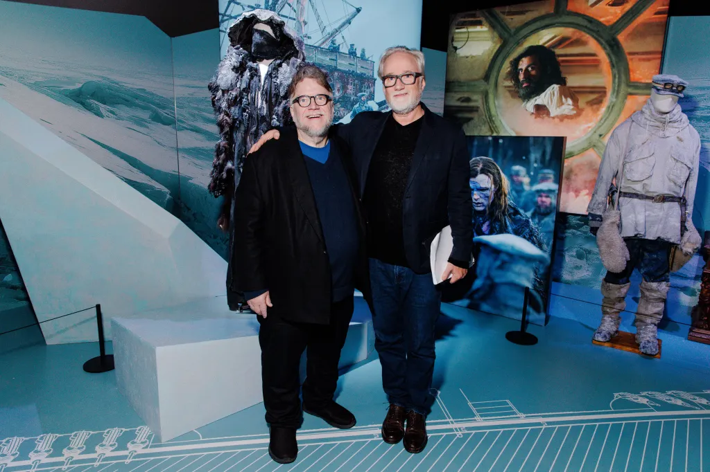 Дэвид Финчер и Гильермо дель Торо заступились за Netflix