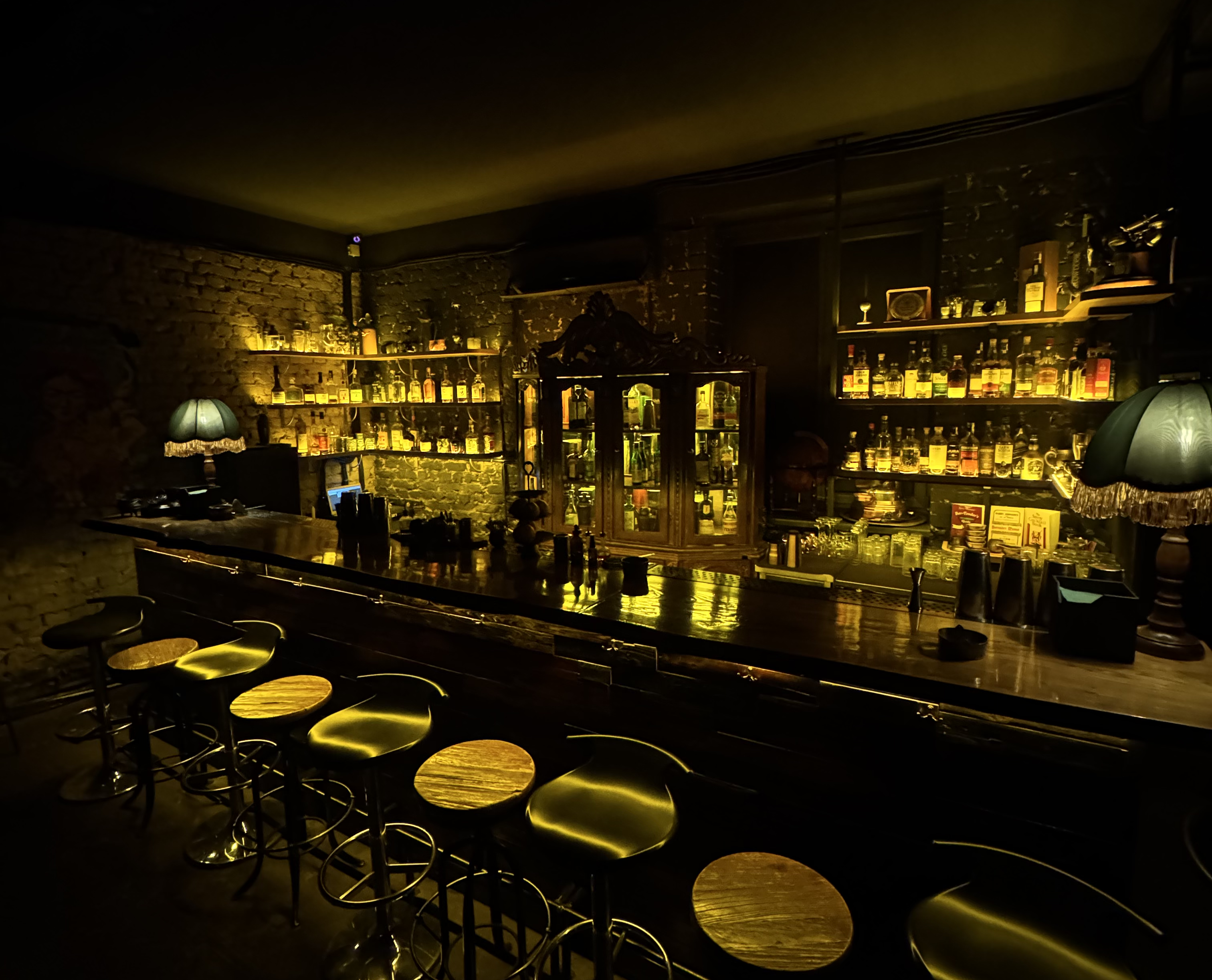 Мәжіліс депутаты кешкі сегізден кейін арақ-шарап сатуға тыйым салуды ұсынды