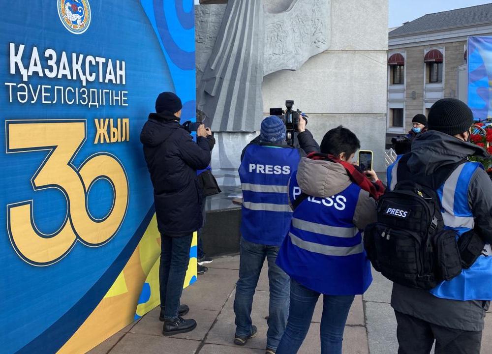 Почти 1000 казахстанских журналистов призывают сохранить действующую редакцию Конституции