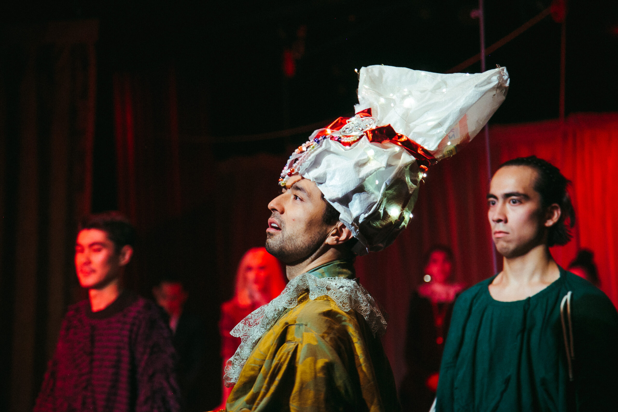 Театр ARTиШОК показывает спектакль «Мушкетеры.Perdeler»