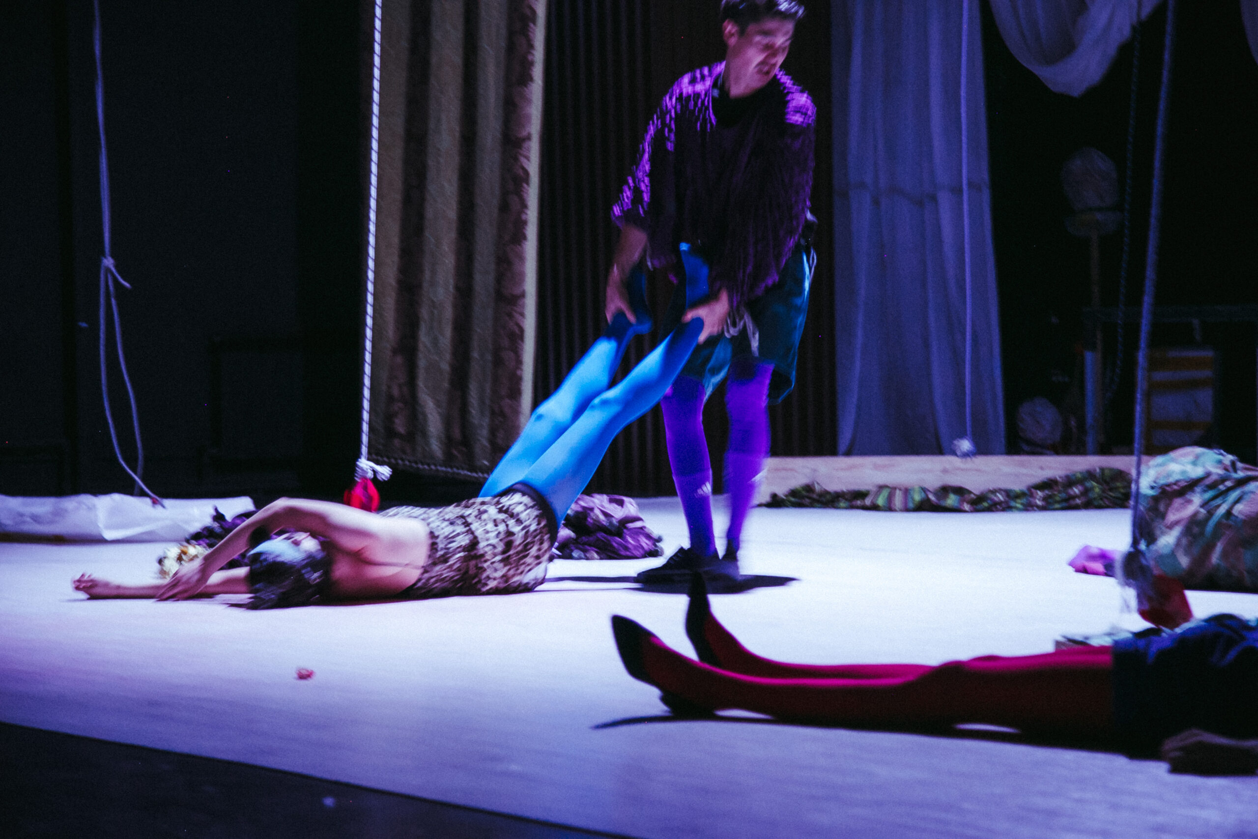 Театр ARTиШОК показывает спектакль «Мушкетеры.Perdeler»