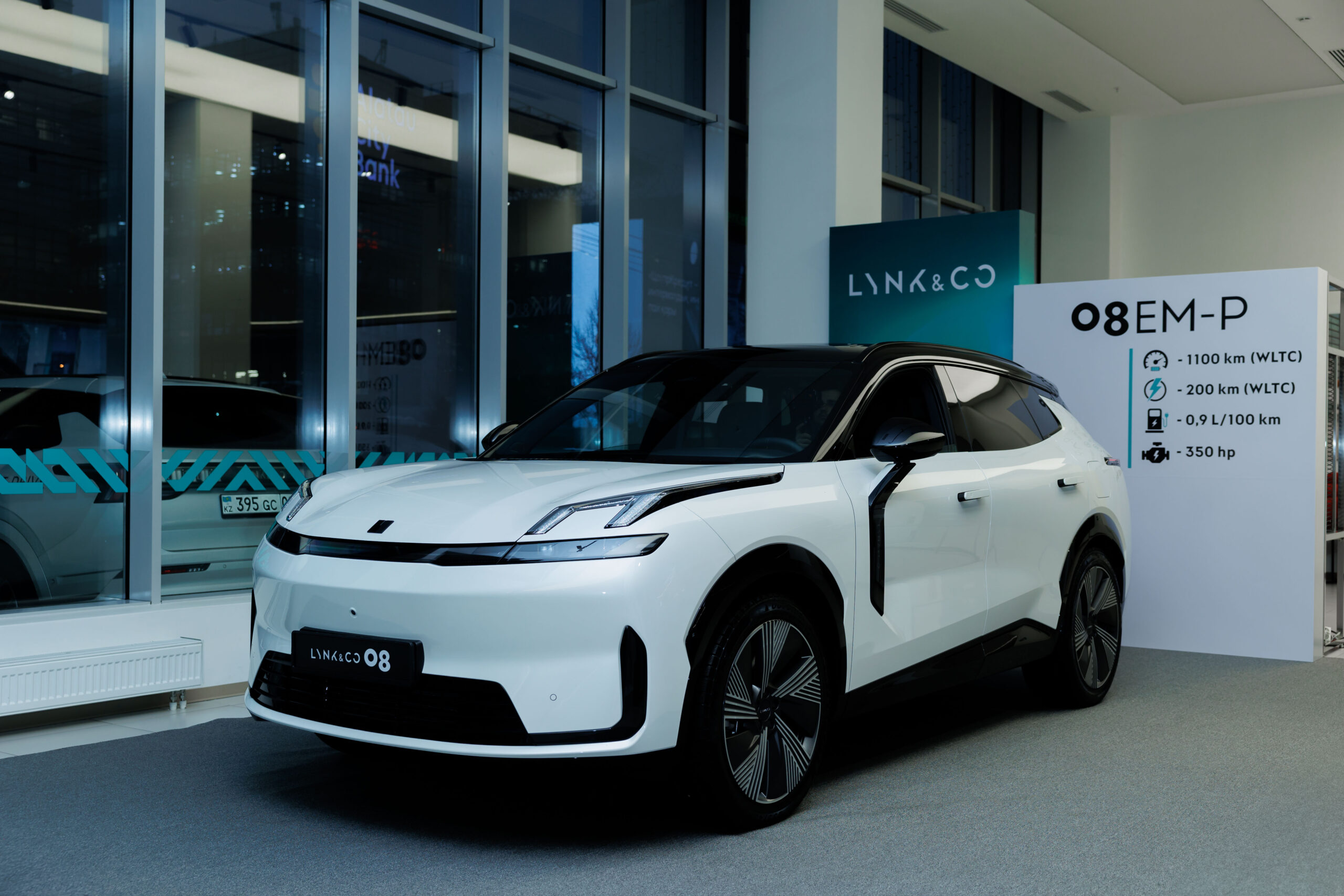 Новый гибридный автомобиль вышел на рынок Казахстана