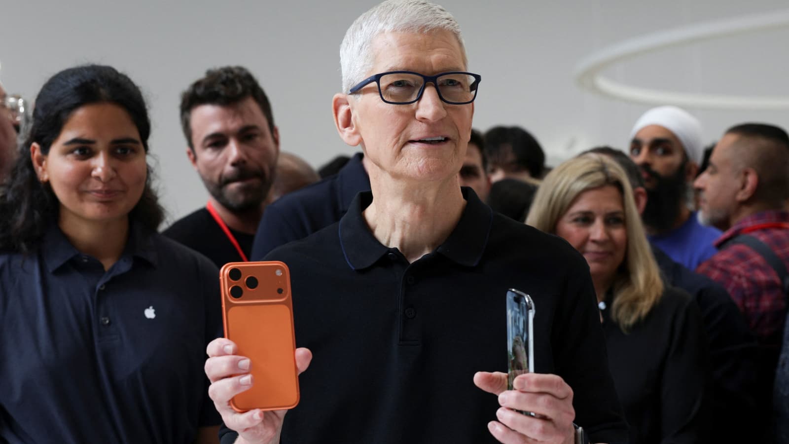 Тим Кук покидает пост генерального директора Apple