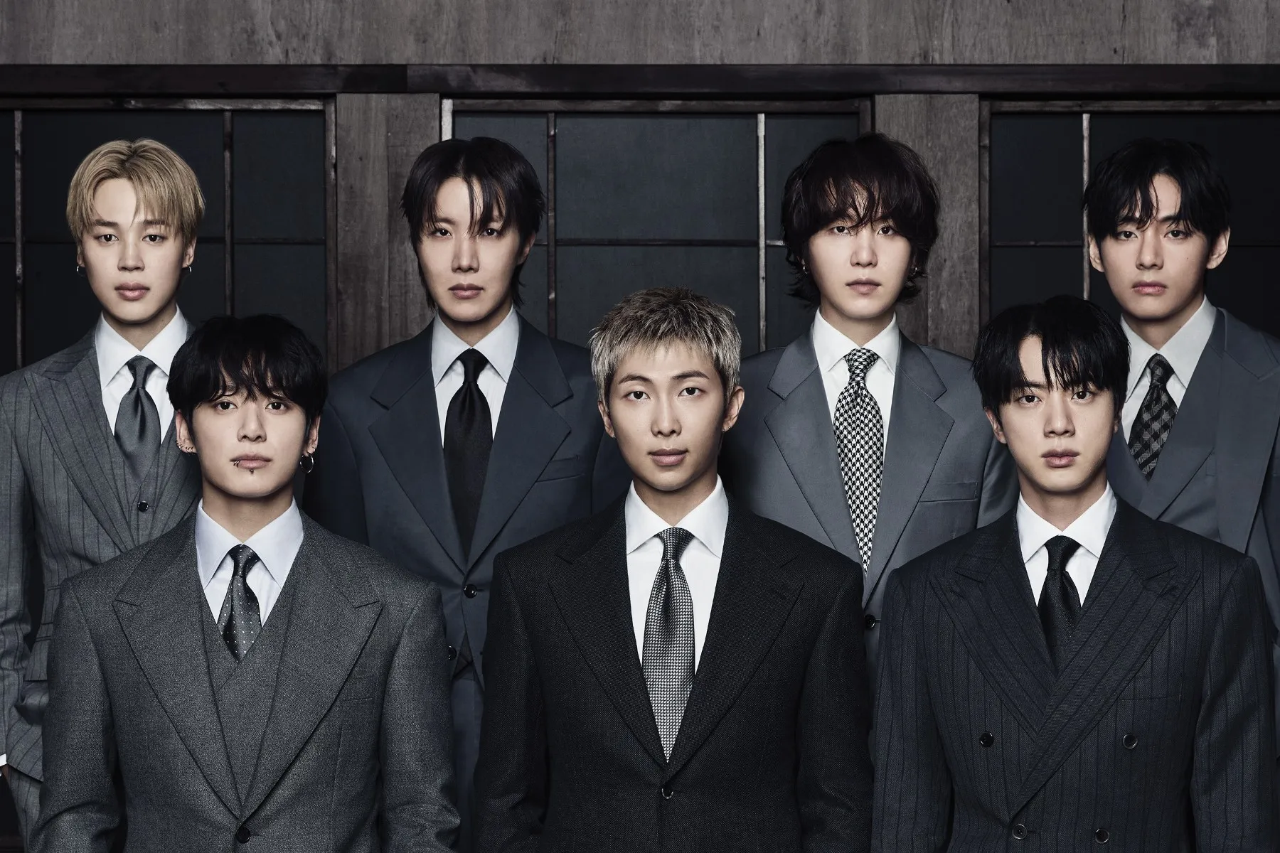 BTS побили исторический рекорд в чарте Billboard 200