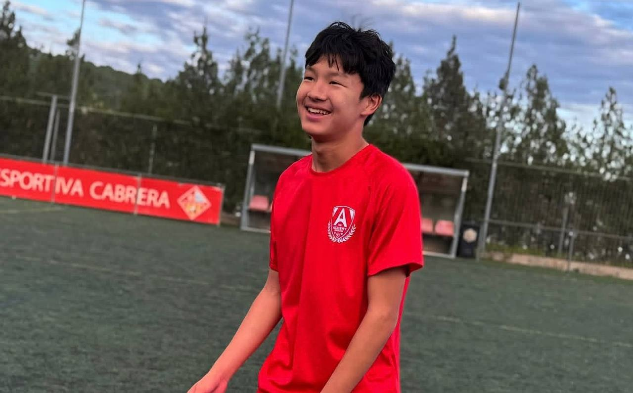 Футболист из Казахстана стал игроком клуба «Барселона»