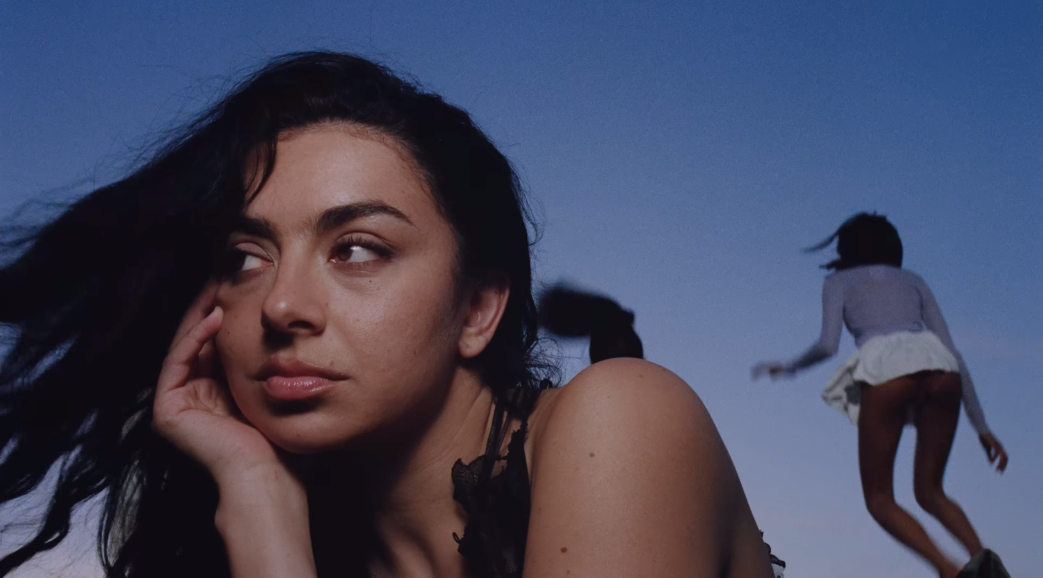 Absolute Music, Fashion, Film: новый альбом Charli xcx