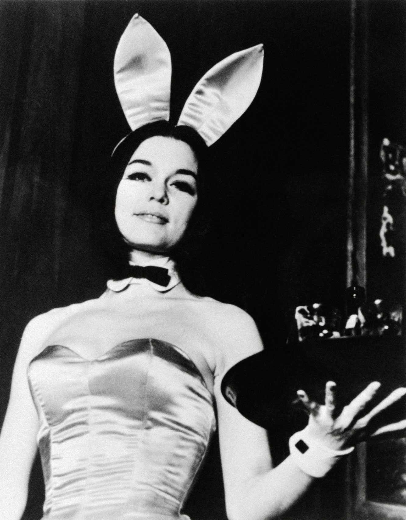 Репортаж из клуба Playboy, политизация матки и феминизм на практике — кем была Глория Стайнем?