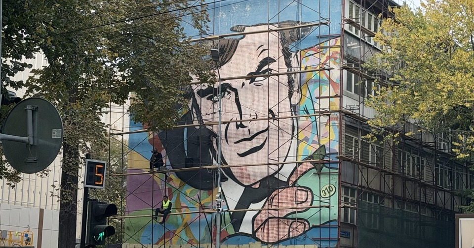 В центре Алматы убрали мурал «Отец яблок»
