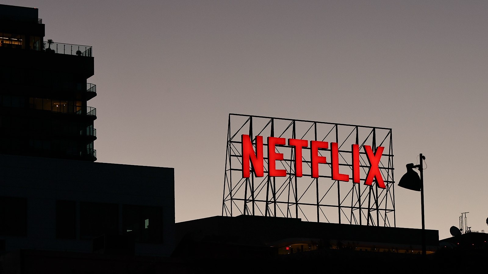 Netflix сократит около 1000 сотрудников