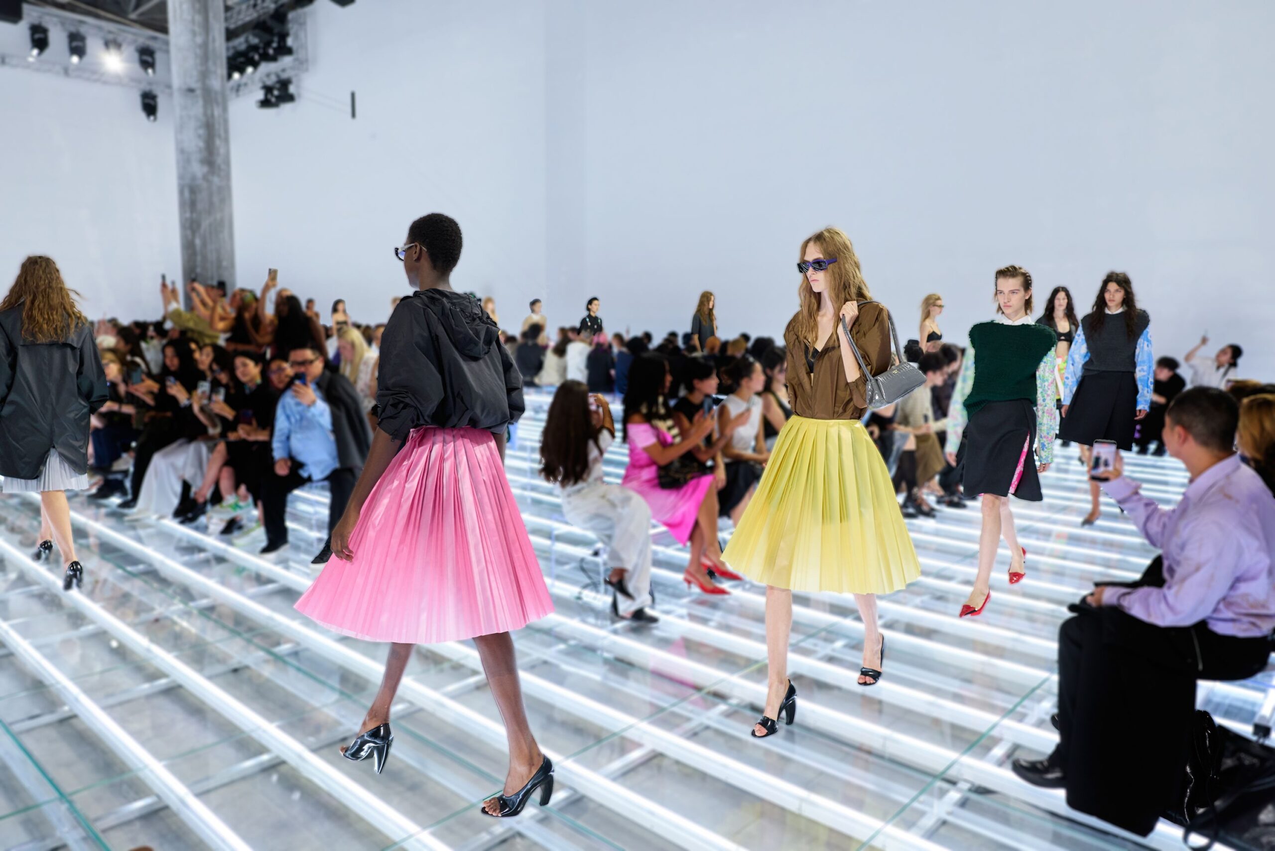 Prada возглавил рейтинг самых популярных модных брендов
